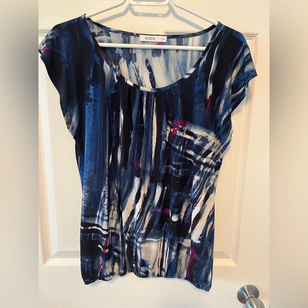 Ricki's Abstract Blue and White Blouse